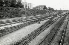170457 Gezicht op het emplacement aan de westzijde van het N.S.-station Arnhem.
